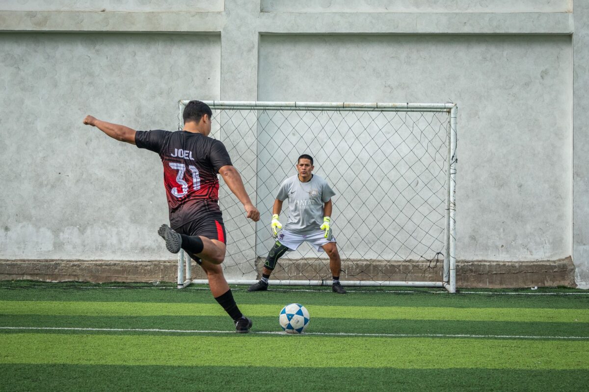 joueur histoire football comparer époques corriger