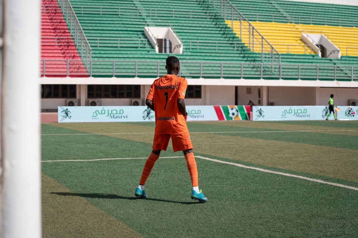 dimension stade foot règles sécurité complètent
